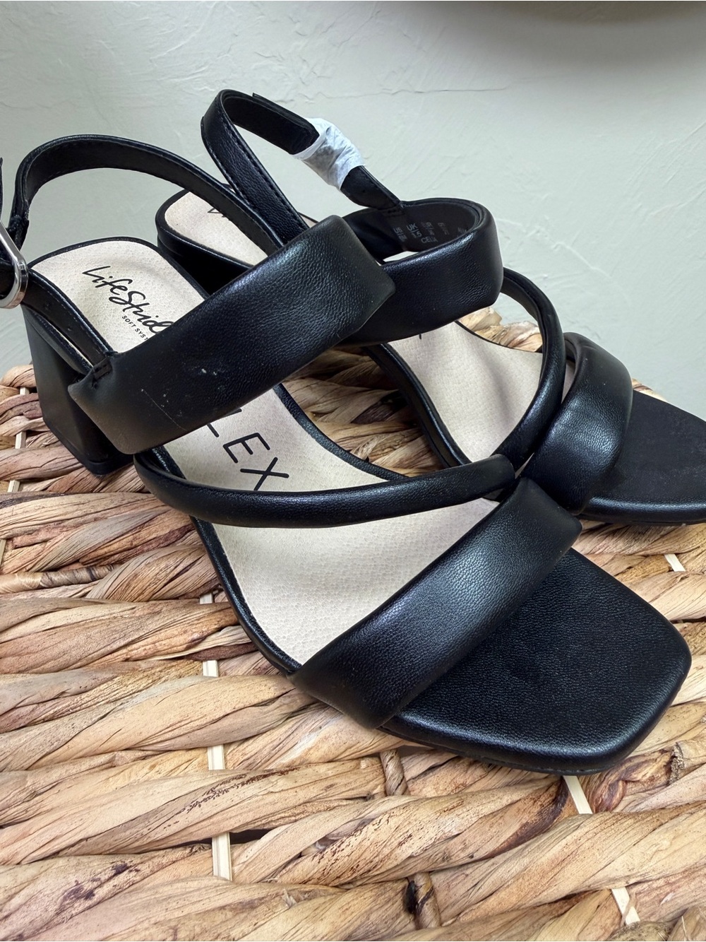 Life Stride Black Strappy Block Heel Sandals 6 US NEW